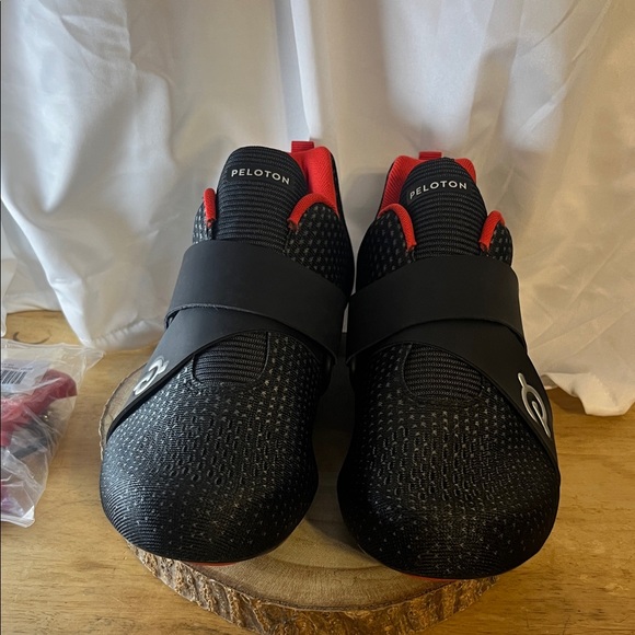 Athletic_Shoes